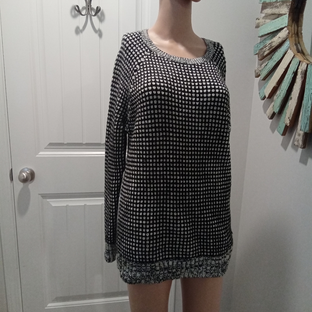 Banana Republic Size L Petite. Wool Blend Knit Black & White Checker Sweater